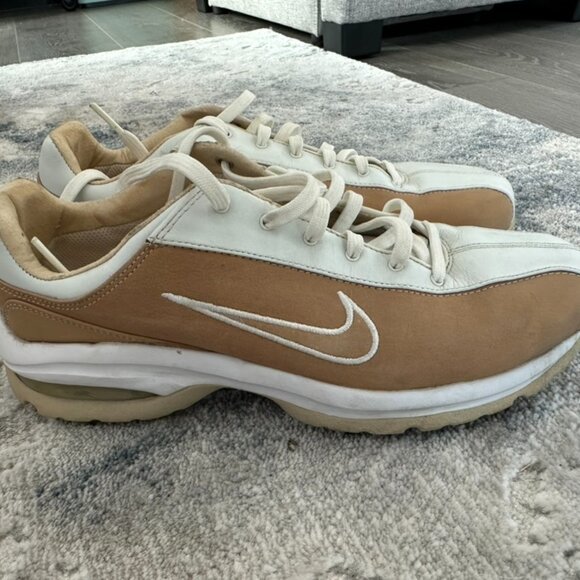 Nike Women's Golf Shoes Size 7 - Worn Twice! - Picture 2 of 4